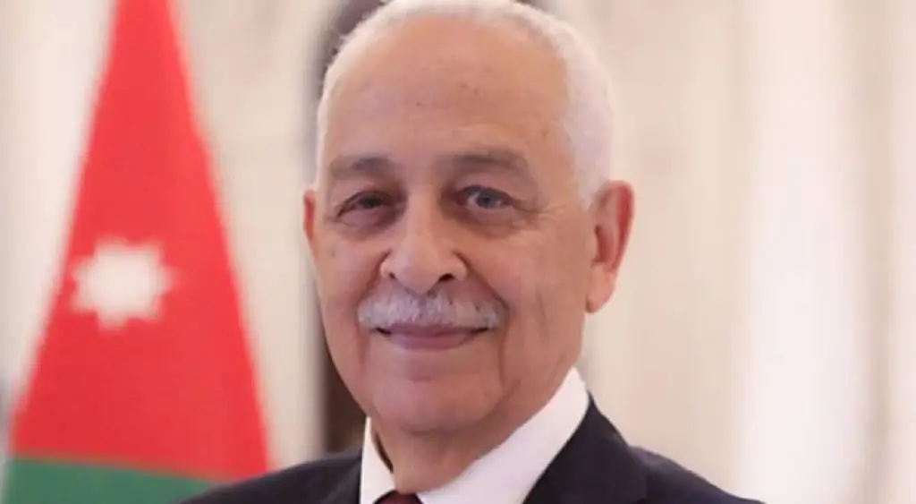 العيسوي ينقل تمنيات  الملك وولي العهد بالشفاء للعين ناصر اللوزي*