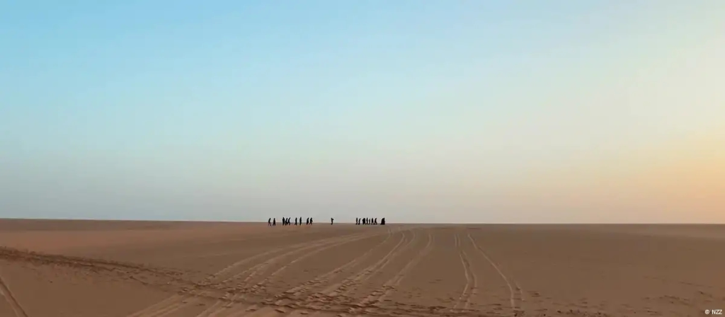 وفاة 49 شخصًا عطشًا في الصحراء .. واثنان لم يستسلما للقدر!