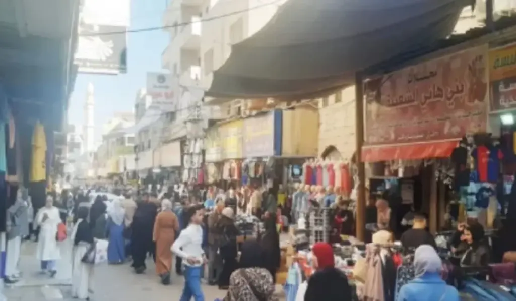 حركة تسوق نشطة وإقبال لافت في أسواق إربد تزامنًا مع وقفة العيد