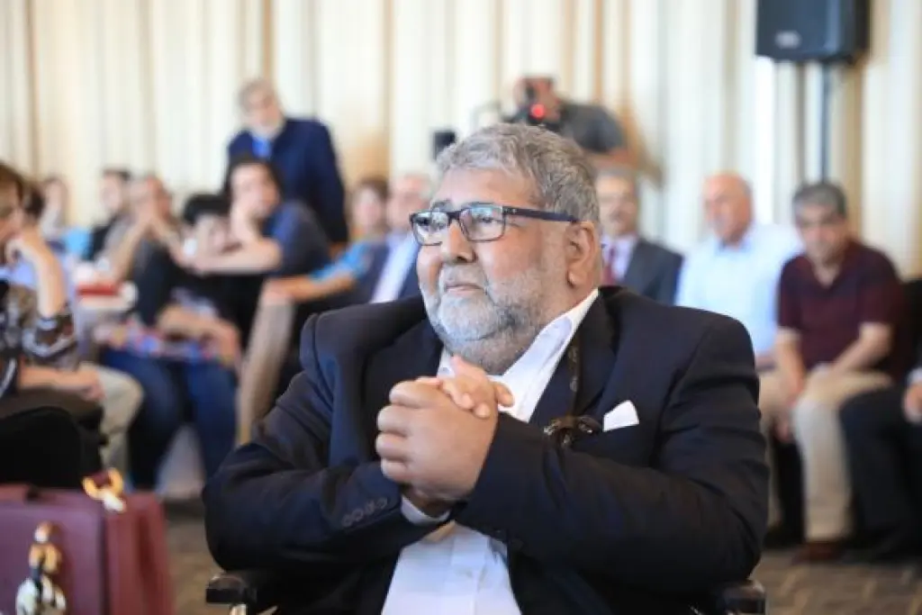 منح الأديب أمجد ناصر جائزة الدولة التقديرية في حقل الآداب