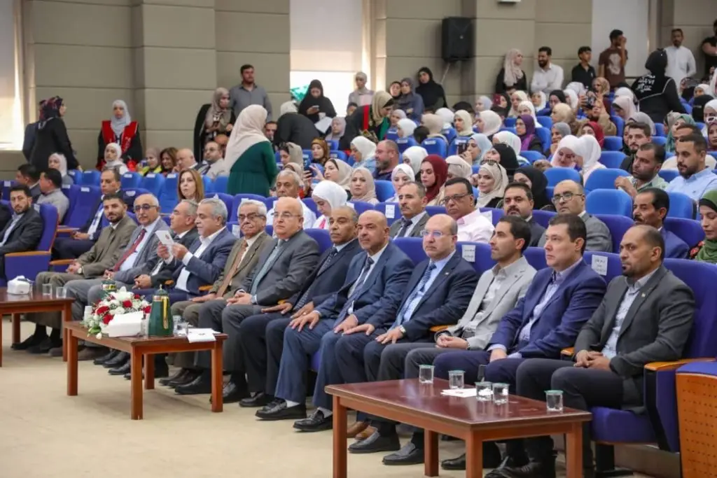 معرضاً للبحوث الاستقصائية لطلبة برنامج اعداد المعلمين في الجامعة الهاشمية