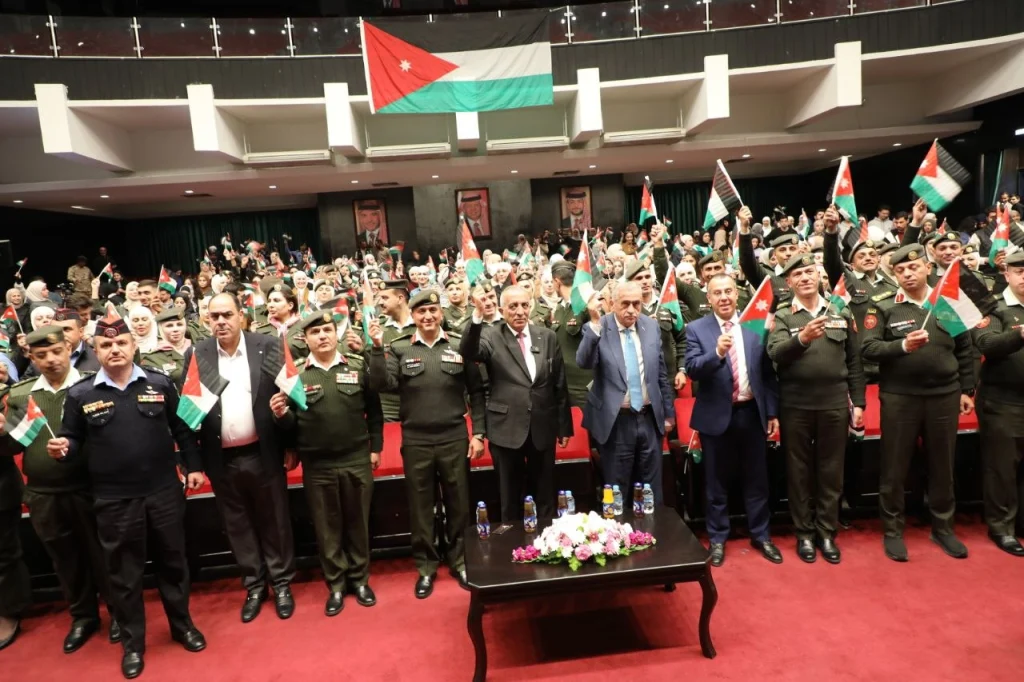 وزير الثقافة: العلم رمز السيادة وعنوان العزة والشموخ