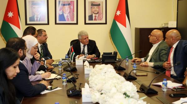 وزير النقل يلتقي مستثمرين لبحث دعم انسيابية التجارة