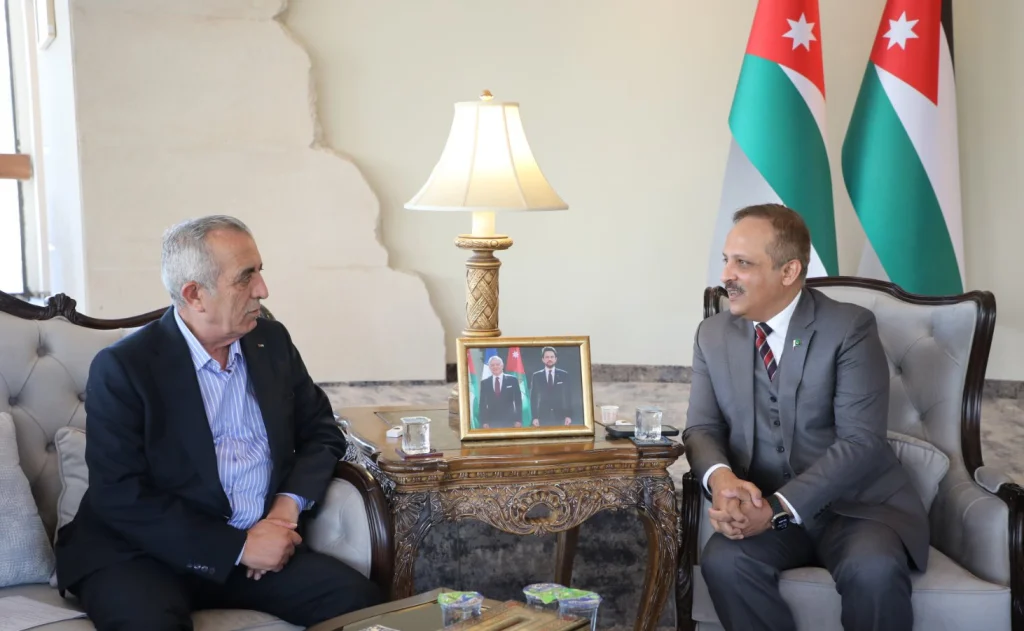 وزير الثقافة و السفير الباكستاني يبحثان تعزيز التعاون الثقافي بين البلدين الشقيقين
