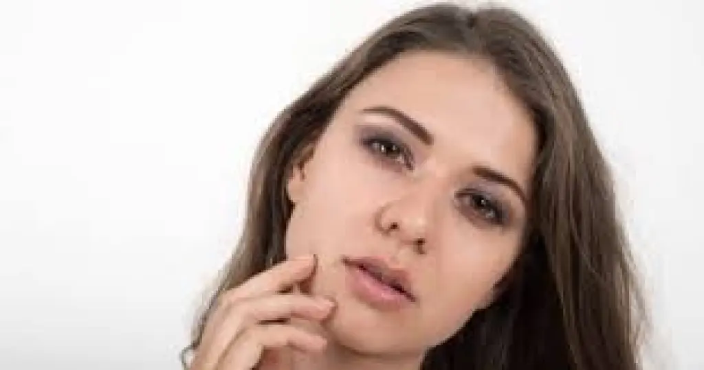5 طرق طبيعية لإزالة شعر الوجه وتقليل نموه.. منها وصفة الكركم