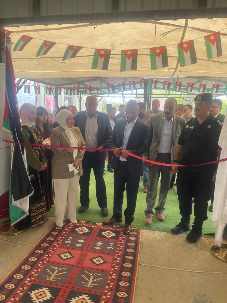 المكتبة الوطنية تقيم معرض صور وثائقي في مدرسة الجواسرة بالشونة الجنوبية.