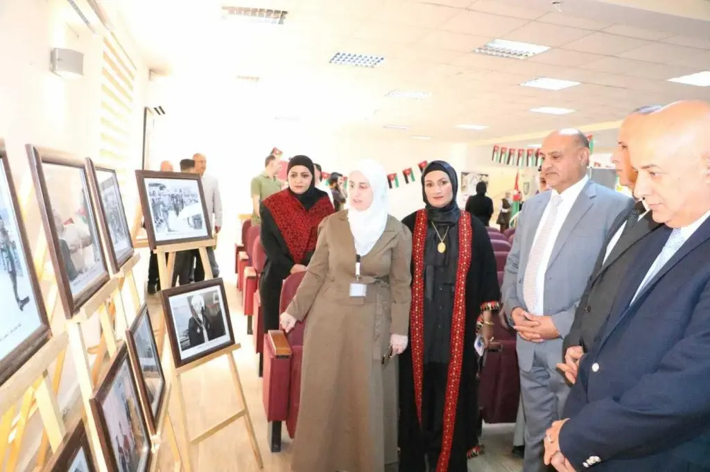 المكتبة الوطنية تشارك في معرض صور وثائقي احتفاءً بالمناسبات الوطنية