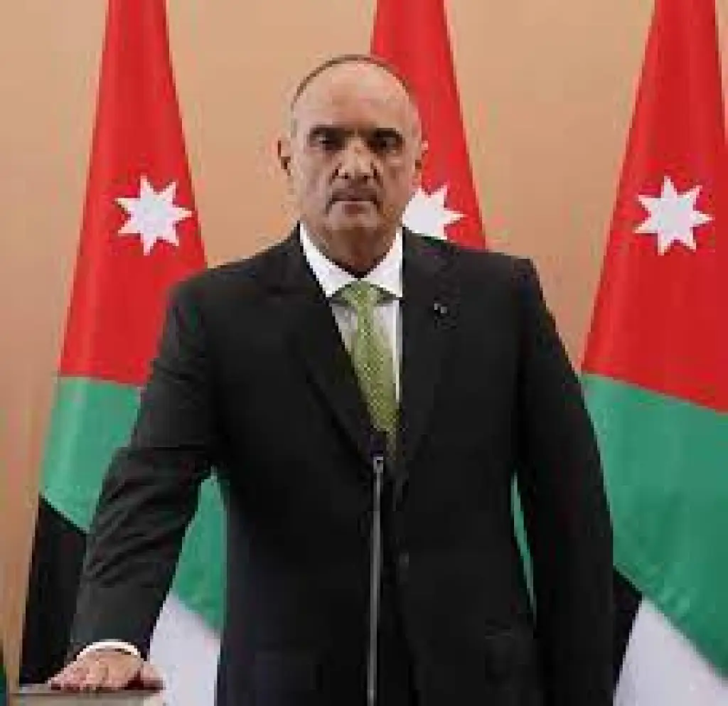 القلعة نيوز ترصد آراء نيابية وشعبية بأداء حكومة الدكتور بشر الخصاونة بعد مرور عامين على تكليفها  .. فيديو