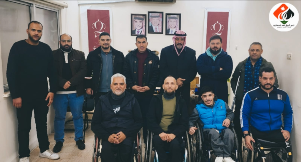 نادي أجيال الغد الرياضي لذوي الإعاقة يلتقي بلاعبيه في المنتخب الوطني لكرة السلة على الكراسي المتحركة .