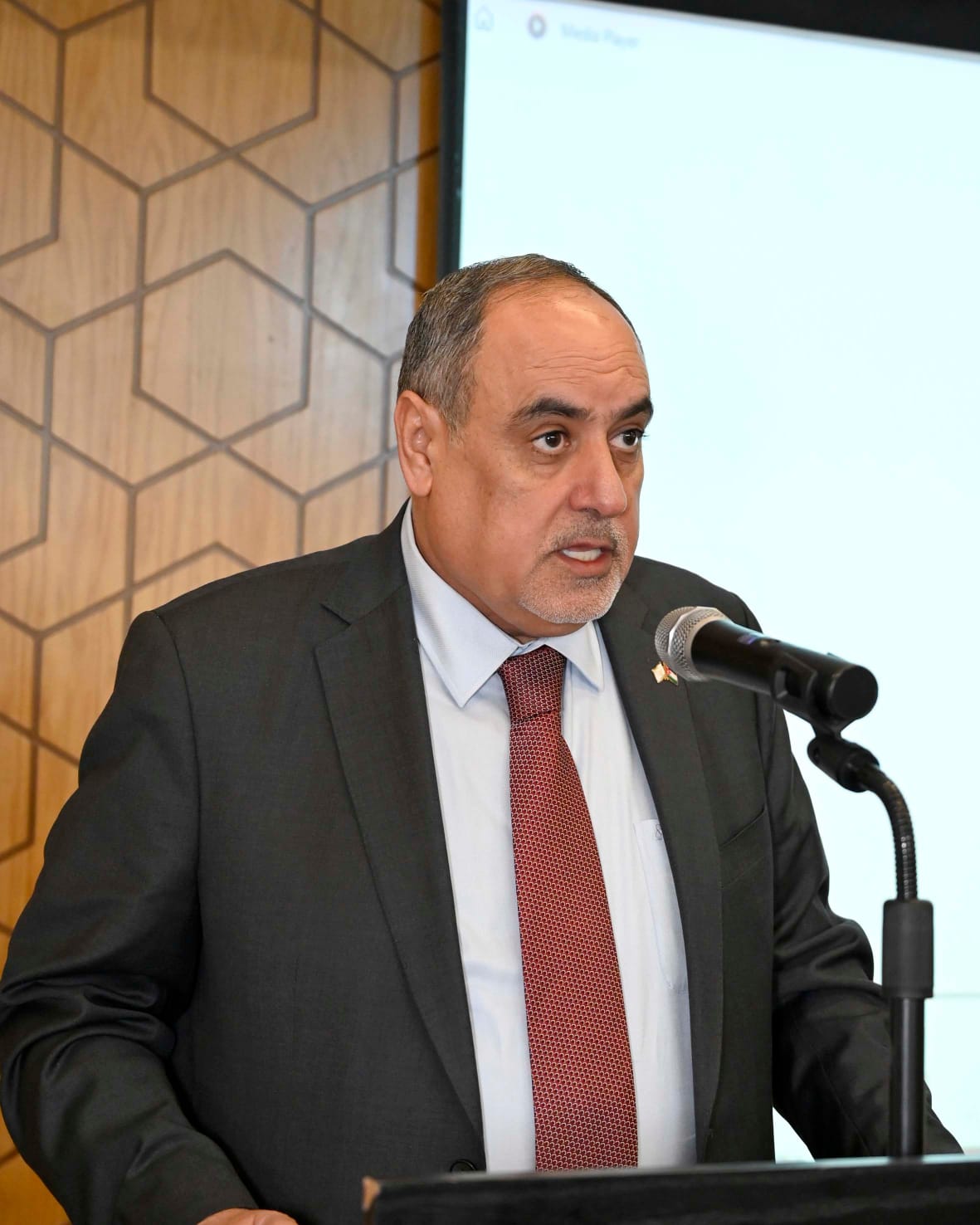 اتحاد العمال يطالب برفع الحد الأدنى للأجور 30 دينارا