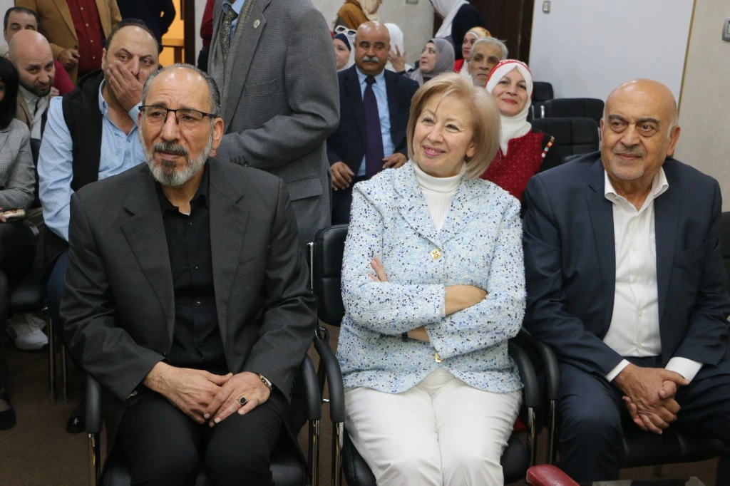 الشعراء تحتفل بيوم العلم