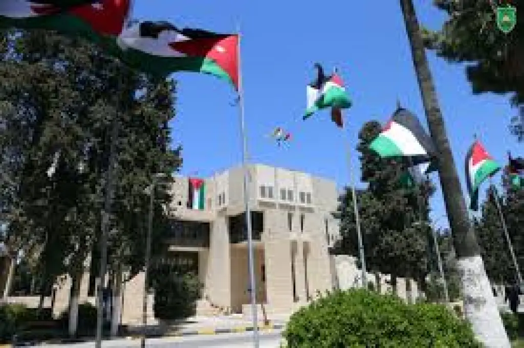 أكاديميون يشيدون بقرار الحكومة تخصيص 100 مليون دينار لتسوية ديون الجامعات وتعزيز استقرار التعليم العالي