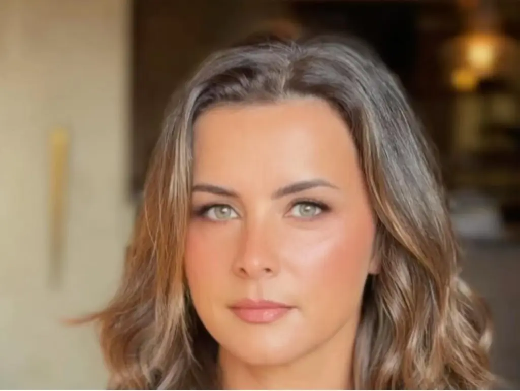 نور اللبنانية تظهر لأول مرة بعد وفاة زوجها