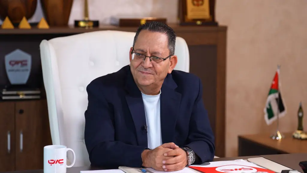 الزميل الطراونة يُهنئ خريجي أبناء عشيرة الطراونة من كلية الطب