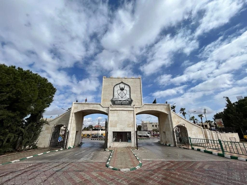 جامعة اليرموك تؤجل امتحانات الثلاثاء وتحول المحاضرات عن بُعد