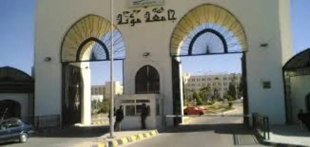 رئيس جامعة مؤتة يرعى عرضاً مسرحياً يسلط الضوء على العلاقات الأردنية-الفلسطينية