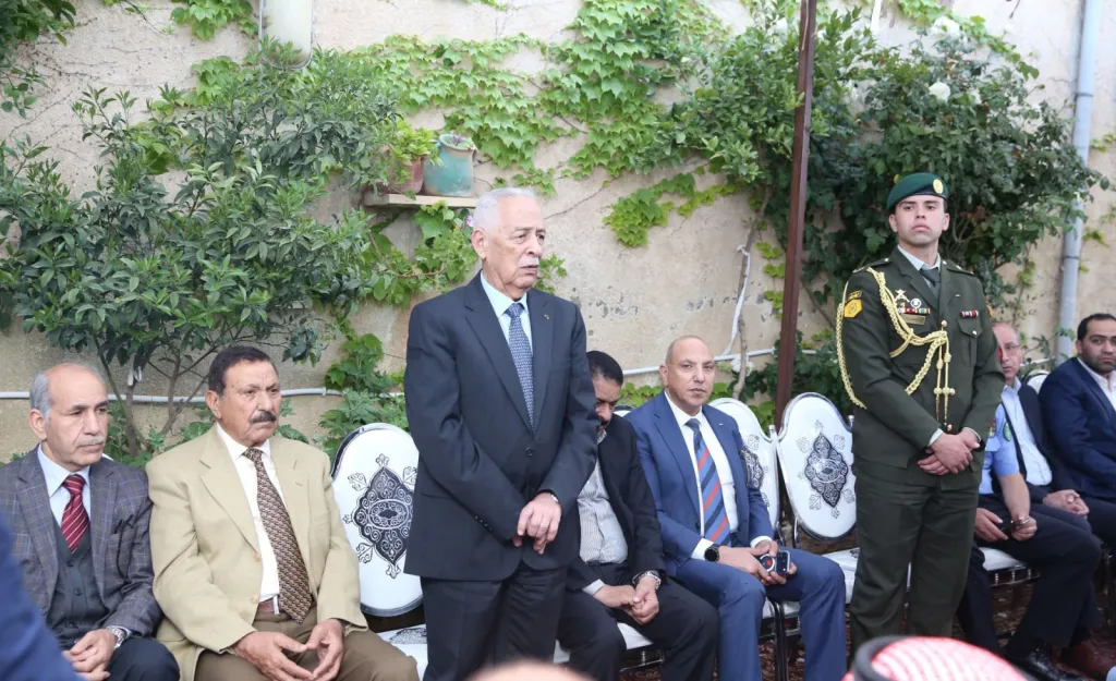 مندوبا عن الملك وولي العهد.. العيسوي يعزي عشيرتي الغزو والزيود/ بني حسن.