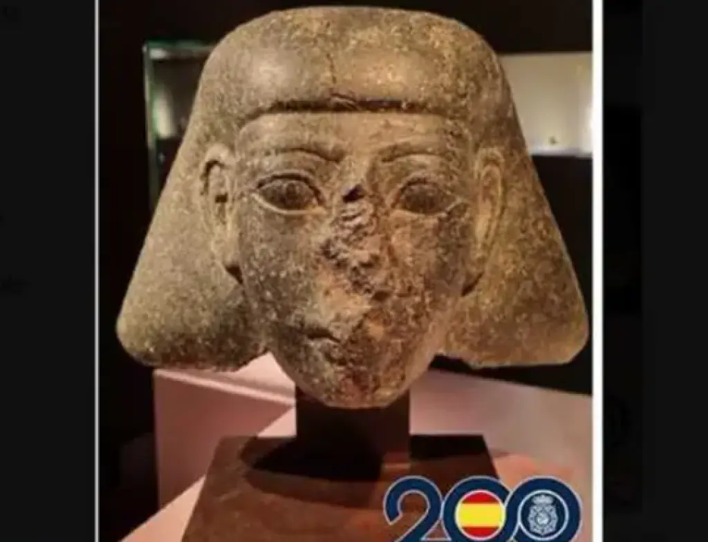 عمره 3500 عام .. هولندا تعيد تمثال مسؤول من عهد تحتمس الثالث إلى مصر