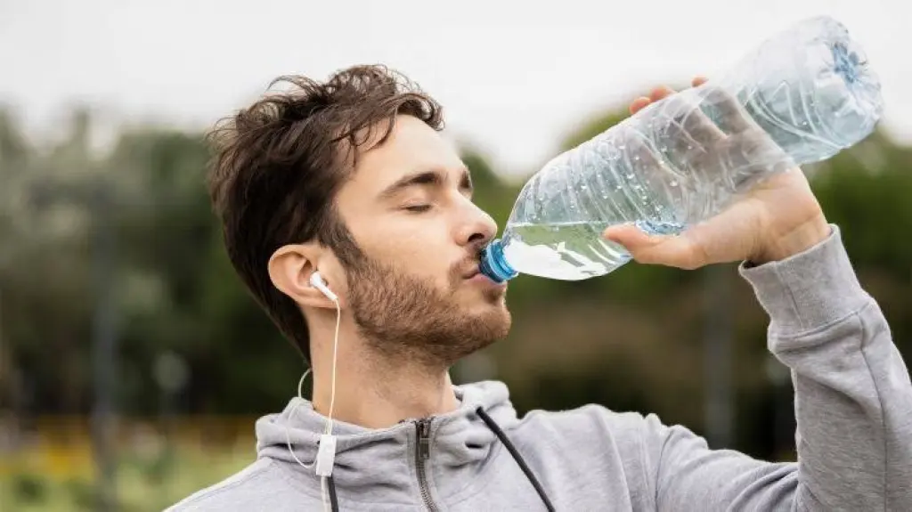 . {{ اهمية شرب الماء للكلى }}
