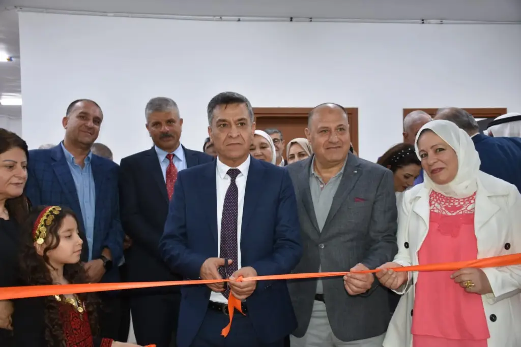 مندوبا عن وزير الثقافة ... دغيمات يفتتح  المعرض الشخصي للفنان التشكيلي خليل الكوفحي