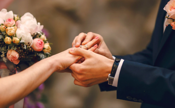محكمة هولندية تبطل زواجا صيغ عقده بالذكاء الاصطناعي