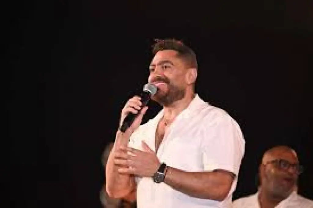 تامر حسني يطالب بتعديل قرار إلغاء حفلات السينما الليلية