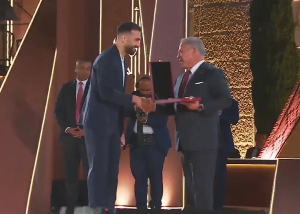 الملك ينعم على منتخب النشامى بوسام الاستقلال من الدرجة الأولى