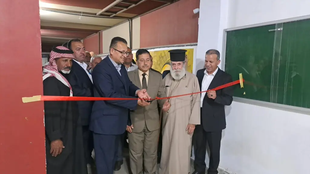 معرض الفن التشكيلي المتنقل يواصل فعالياته في محافظة العقبة لليوم الثاني