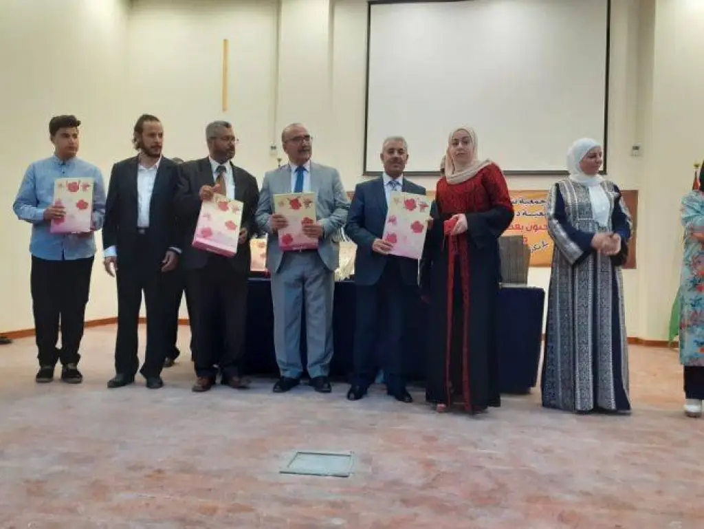 تكريم أوائل طلبة الثانوية العامة في مخيم غزة