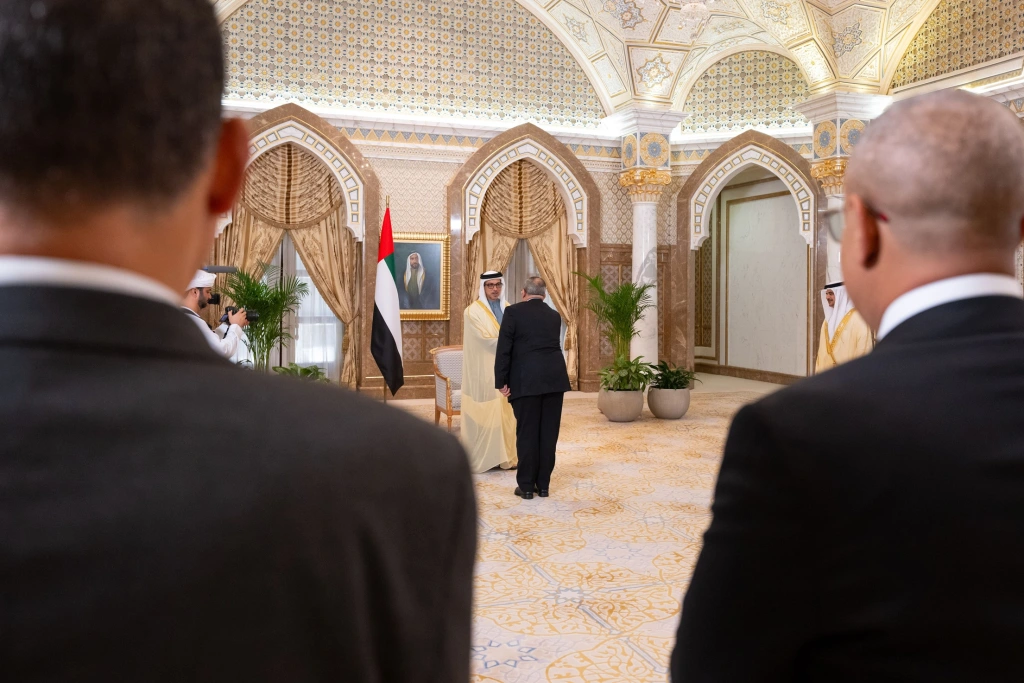 الإمارات: من بينهم عشرة قضاة اردنيون، ٢٣ قاضيا يؤدون القسم القانوني للانضمام الى دائرة القضاء في امارة ابو ظبي.