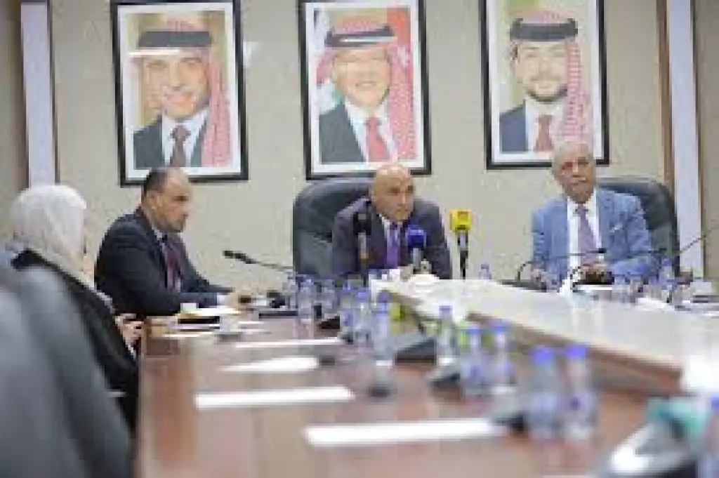 الصحة النيابية تبحث تحديات الصيادلة وأطباء الأسنان