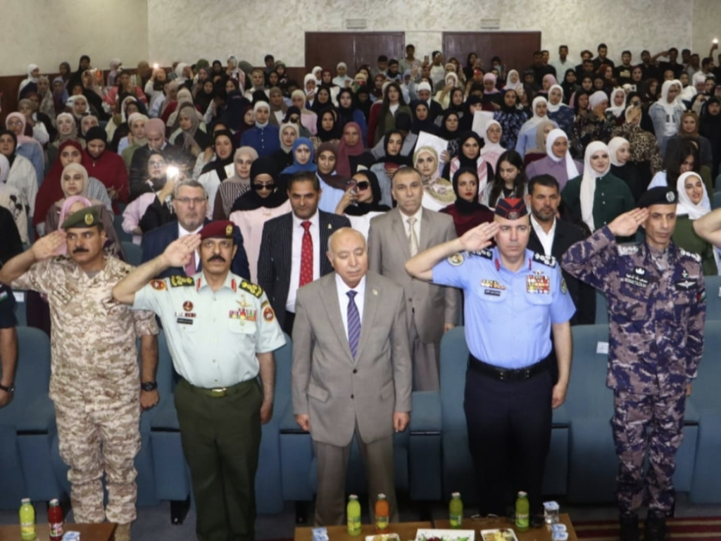 رئيس جامعة مؤتة يرعى احتفال الجامعة بعيد الاستقلال وسط أجواء وطنية تراثية.