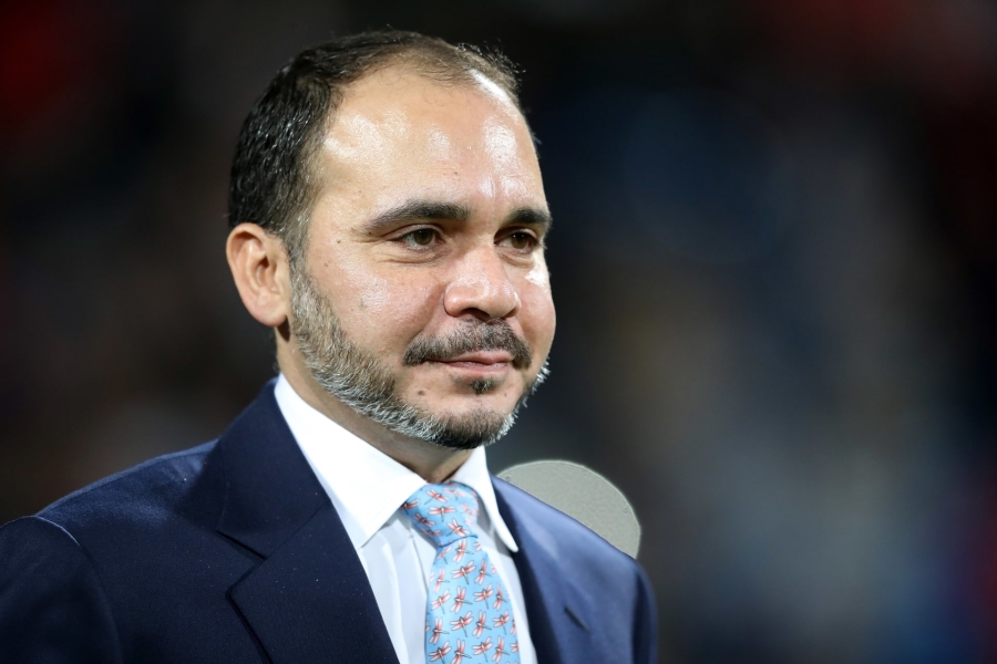 الأمير علي يحفز لاعبي المنتخب الأولمبي قبل مباراة قرغيزستان