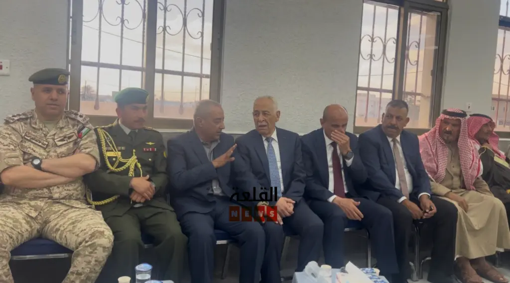 العيسوي  ينقل  تعازي  جلالة الملك  وولي العهد  الى قبيلة  الحجايا  بوفاة   الحاج خلف عطالله الحجايا  والد العميد طارق الحجايا