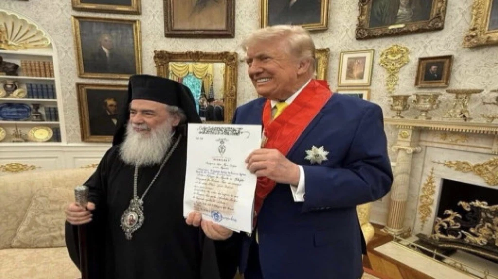 بطريرك القدس يبحث خلال لقائه ترامب القيود المفروضة على ممارسة الشعائر الدينية في القدس