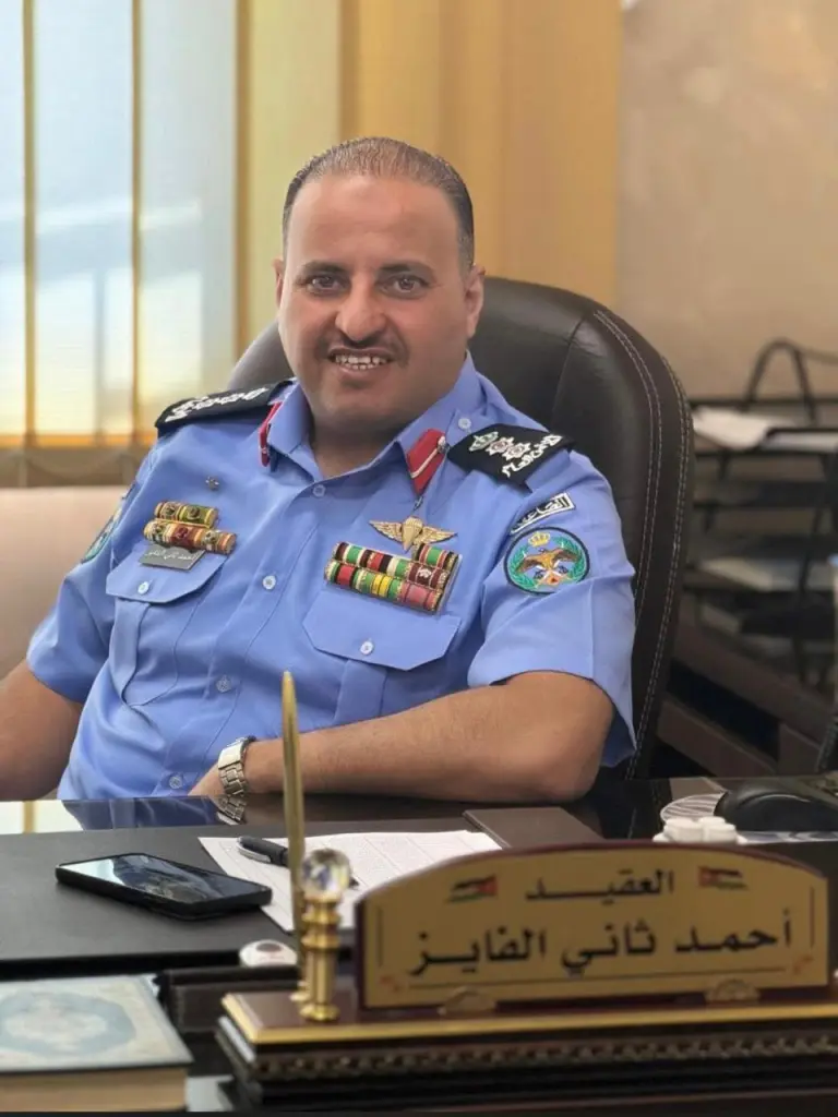 الصحفي  الفايز  يهنئ ابن العم العقيد أحمد ثاني الفايز
