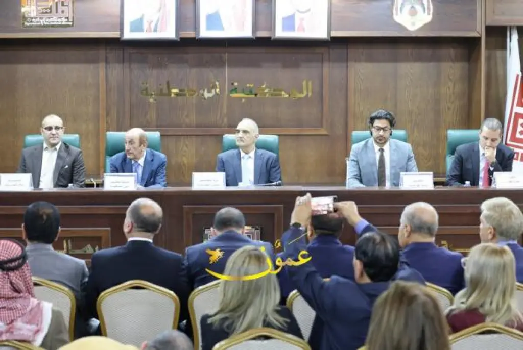 الخصاونة يرعى اشهار كتاب النظم السياسية للدكتور المشاقبة