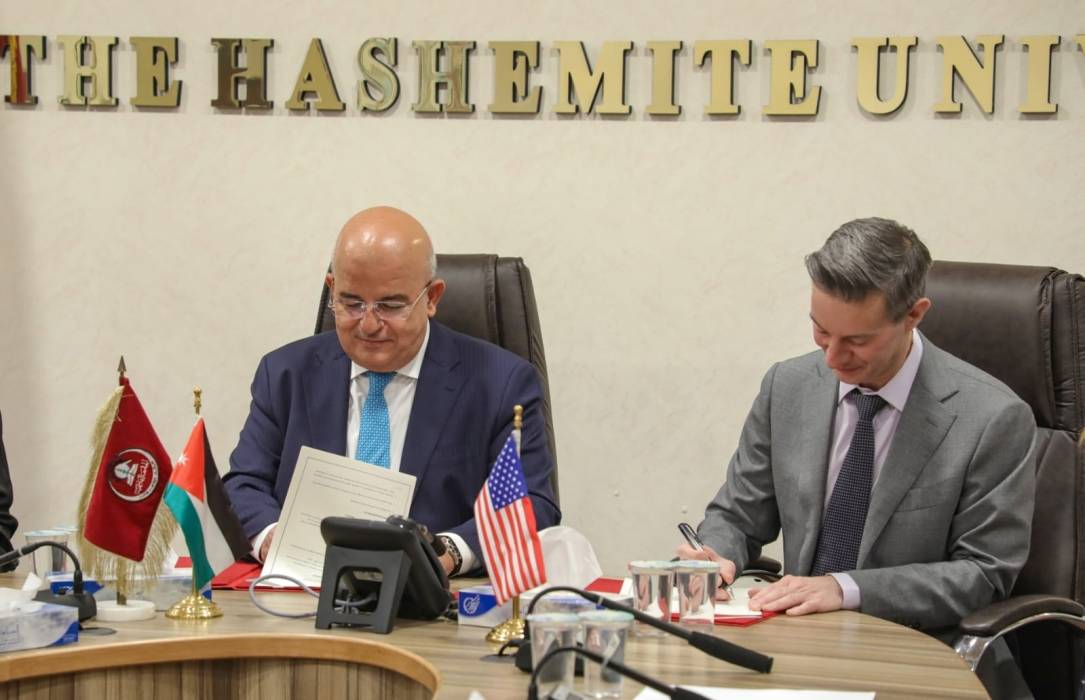 الجامعة الهاشمية والسفارة الأمريكية يبحثان سبل التعاون ويوقّعان مذكرة تفاهم مشترك
