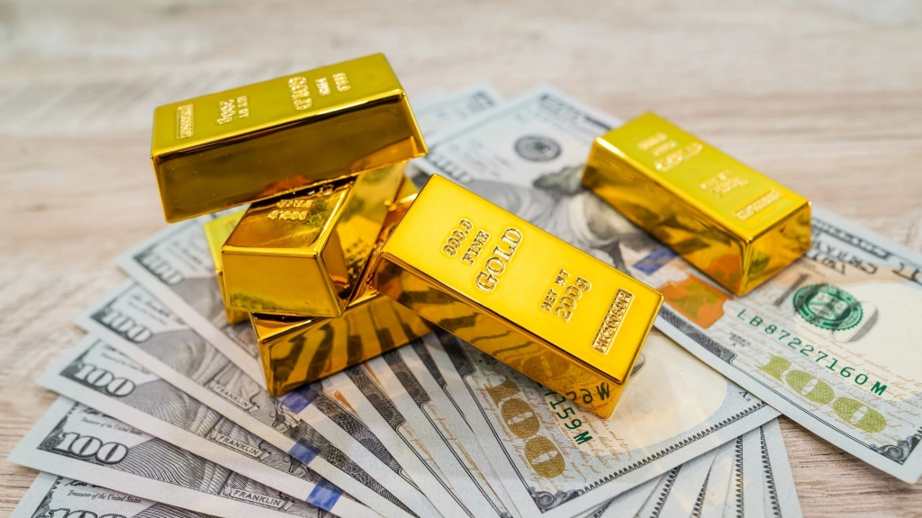 انخفاض أسعار الذهب مع ارتفاع مؤشر الدولار عالميا