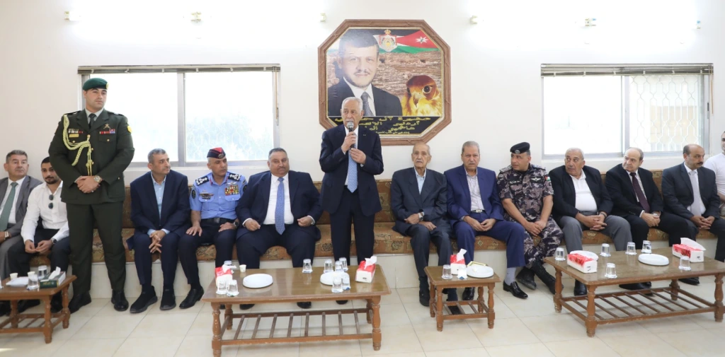 مندوبا عن الملك وولي العهد.. العيسوي يعزي عشيرة الحموري