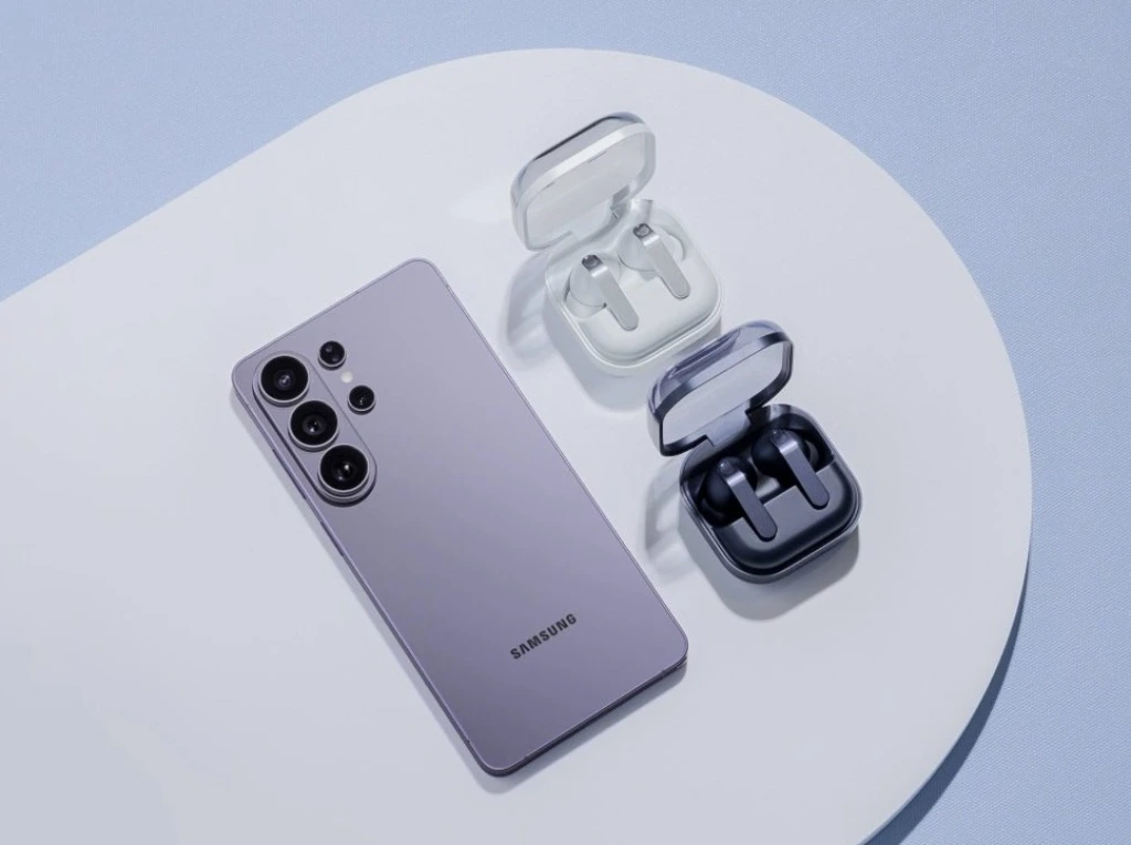 اجعل لحظاتك مميزة في عيد الأضحى مع هاتف Galaxy S26 Ultra وسماعات Galaxy Buds4 Pro