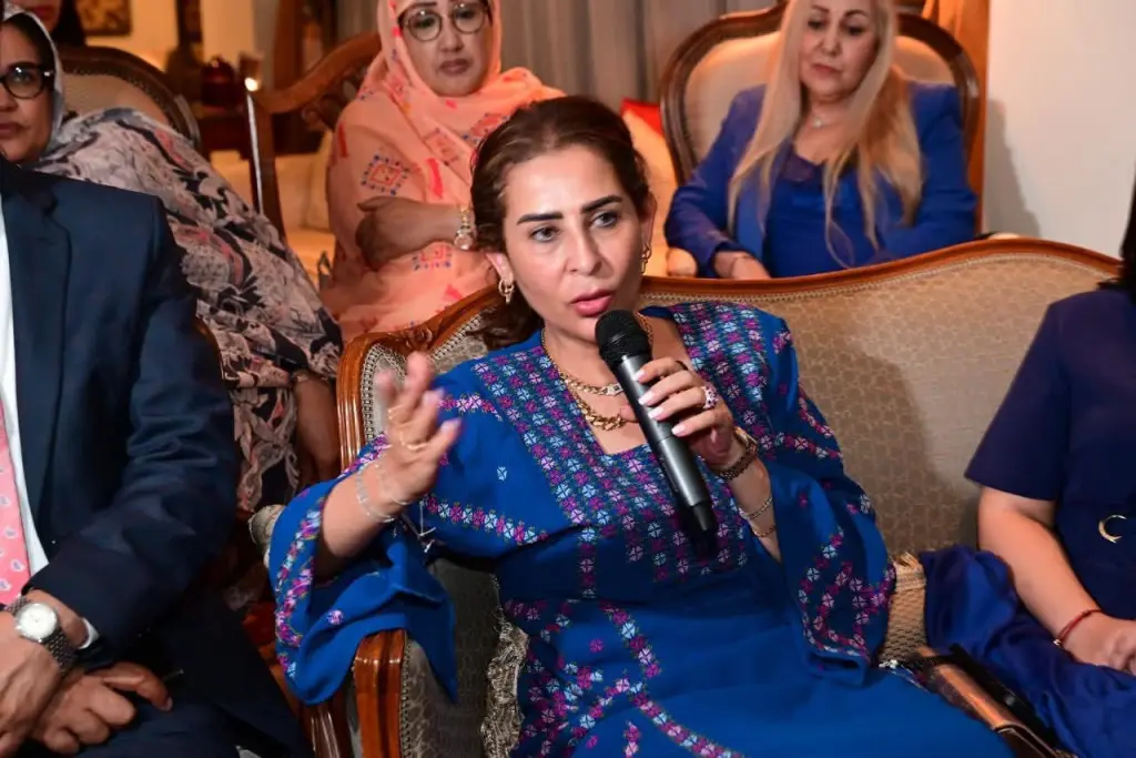 السفيرة غنيمات تشارك  في فعاليات النسخة الثانية من “الصالون الثقافي”