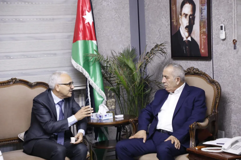 وزير الثقافة يلتقي السفر الجزائري في عمّان