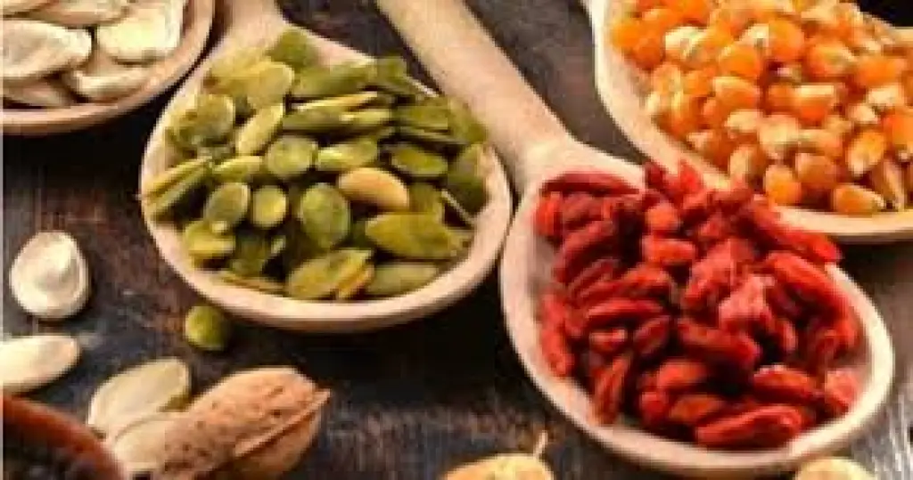 4 أنواع من المكسرات والبذور مفيدة لبشرتك وشعرك