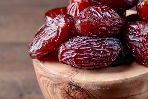 لتحسين الهضم والتحكم في الشهية .. ما أفضل وقت لتناول التمر؟