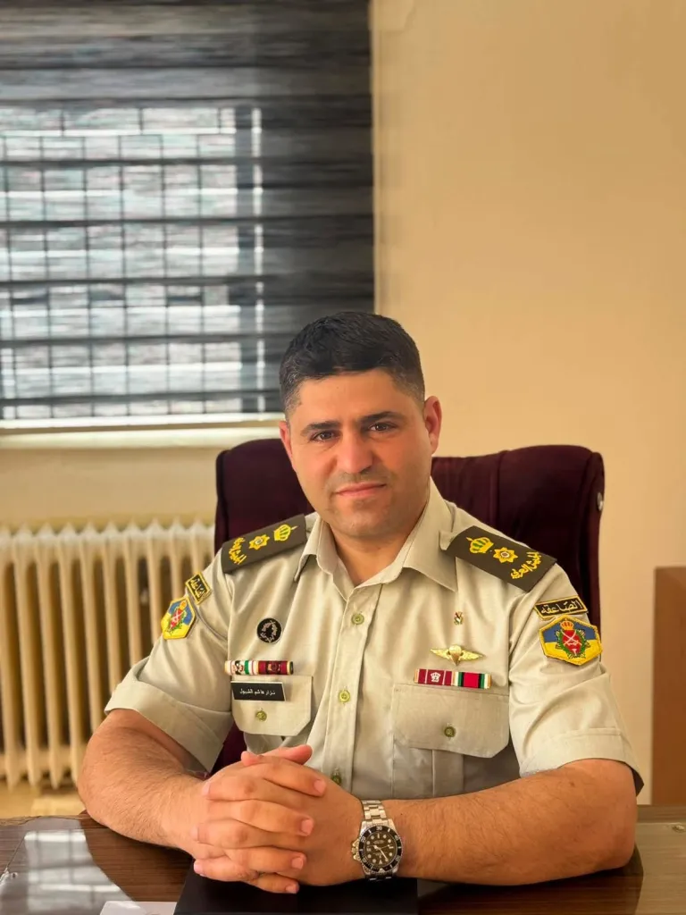 أمين قاسم الشبول يهنئ ابن العم نزار هاشم الشبول بالترفيّع لرتبة مقدم