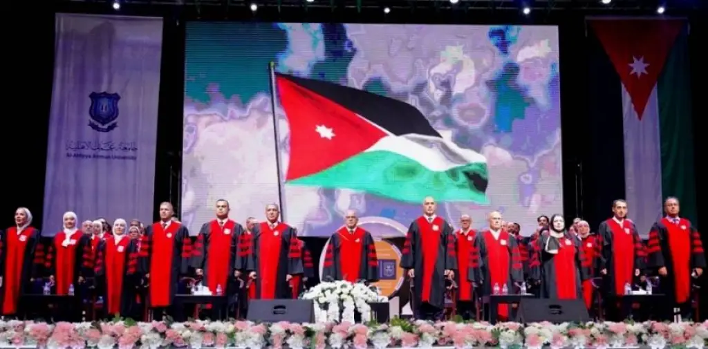 بالصور .. أ.د.حمدان يرعى احتفال عمان الاهلية لليوم الثاني بتخريج طلبة الفصل الثاني من الفوج 32