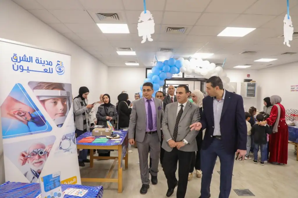 احتفالًا بيوم الطفل العالمي الجامعة الهاشمية تنظم يومًا طبيًا لأطفال الروضة والحضانة