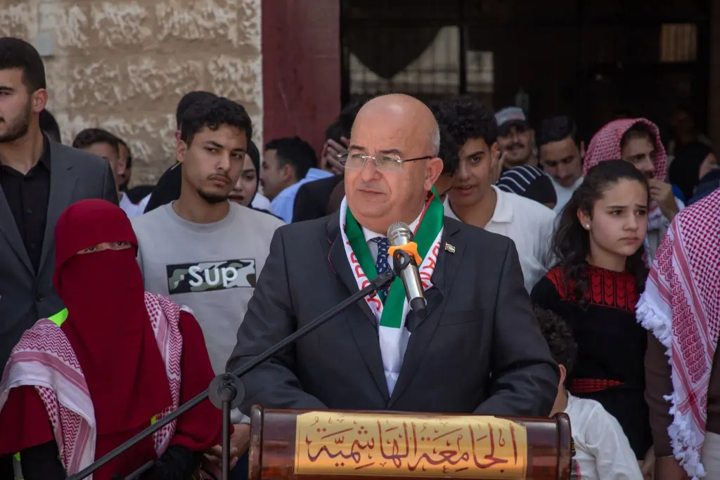 الجامعة الهاشميّة ترفع راية العزّ: يوم العلم لوحة ولاءٍ متجدّد وانتماءٍ راسخ
