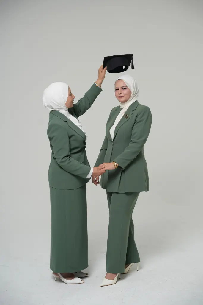 الحوامدة يهنئ الدكتورة نجوى قبيلات بمناسبة نيل ابنتها ميسان درجة الماجستير في الحقوق بامتياز